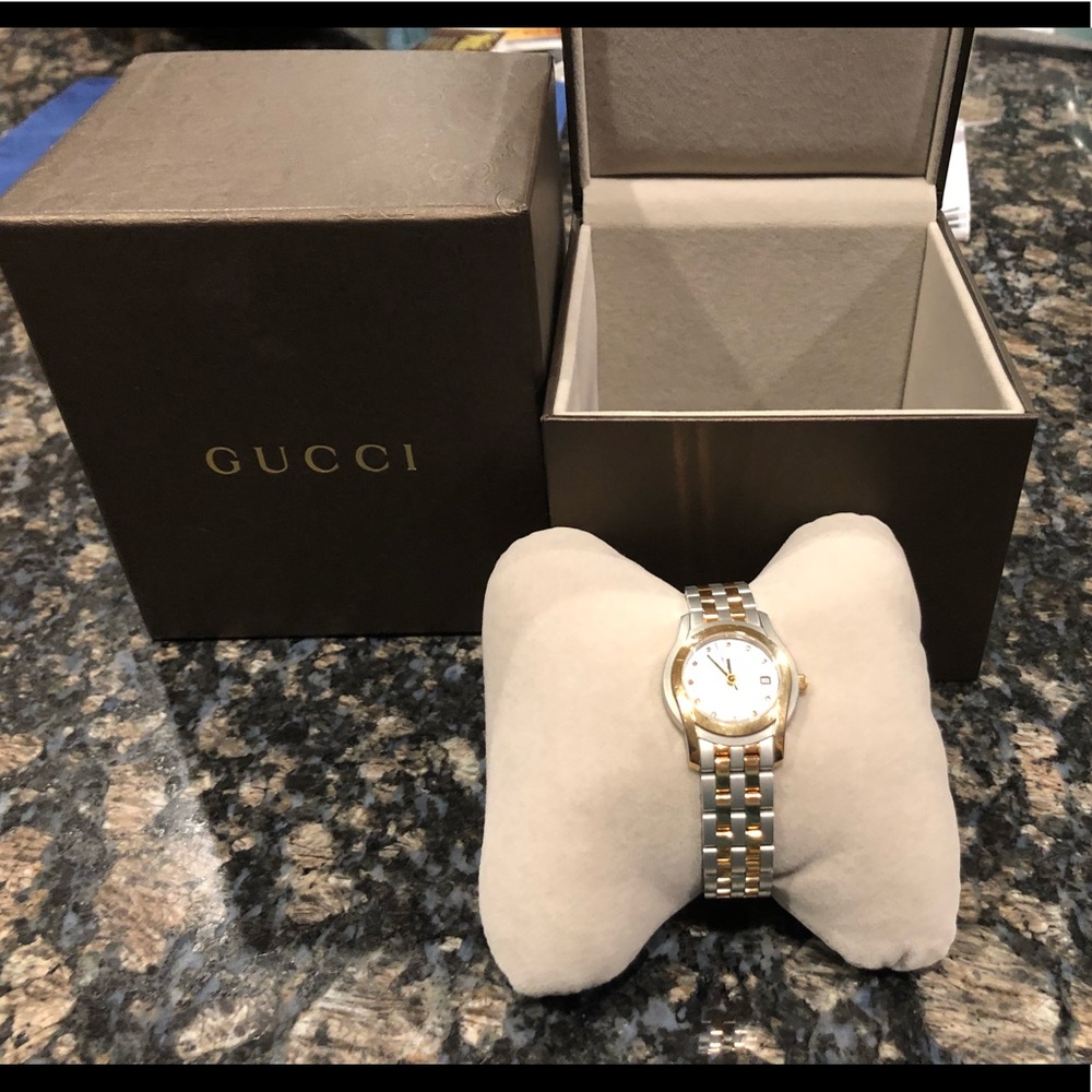 Gucci watch beautiful never used pd $380 sell $125